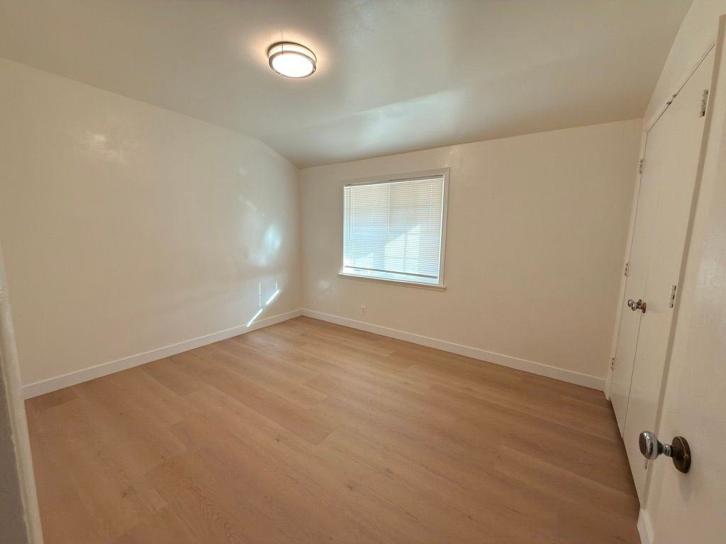 835 W Spruce St - Photo 3 of 13
