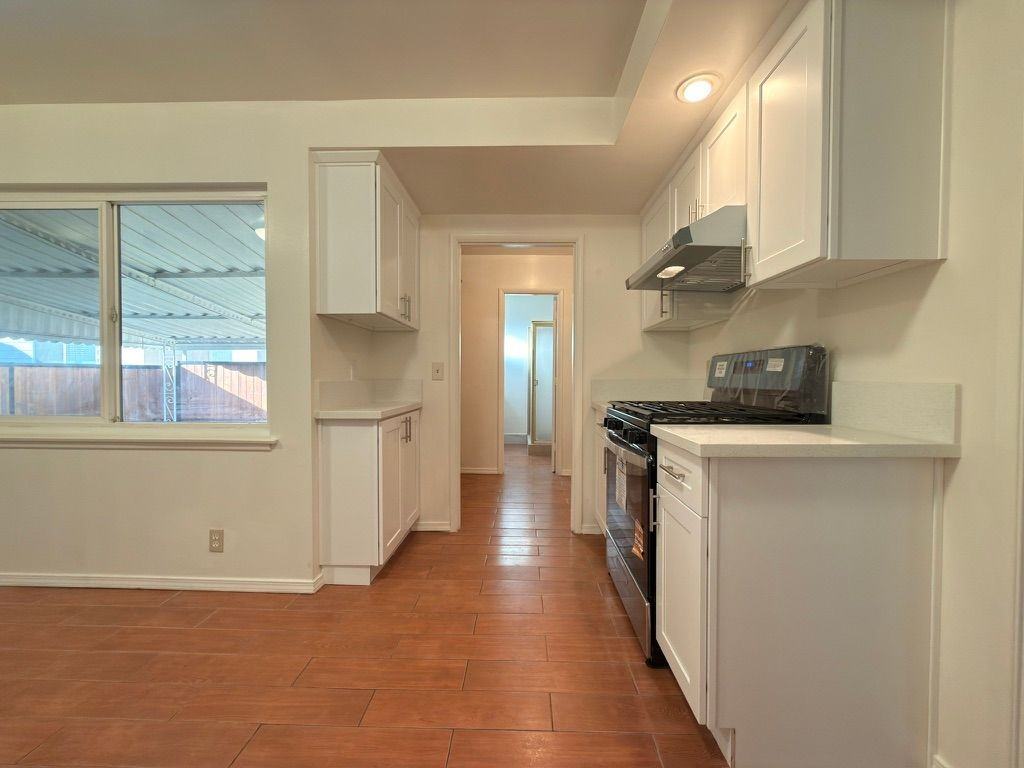 835 W Spruce St - Photo 7 of 13
