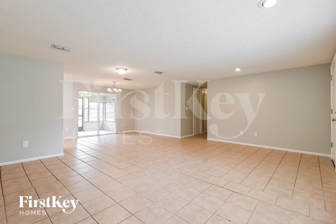 5230 4th St - Photo 4 of 16