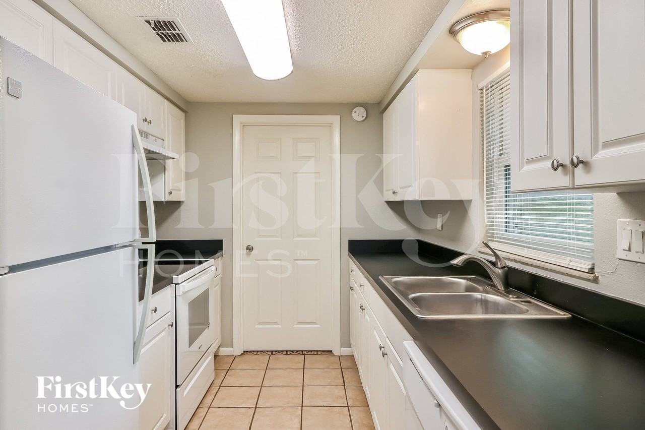 5230 4th St - Photo 5 of 16
