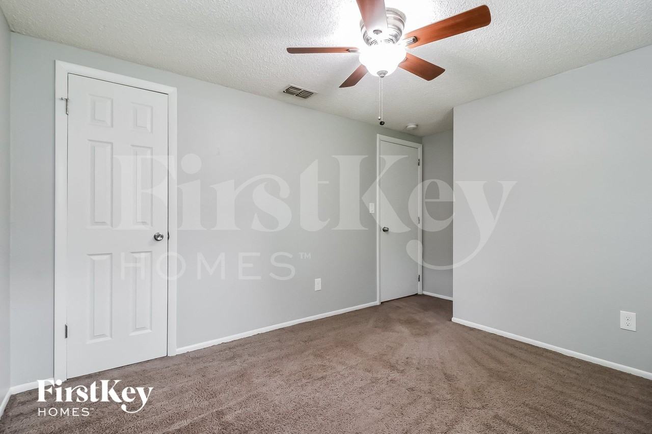 5230 4th St - Photo 7 of 16