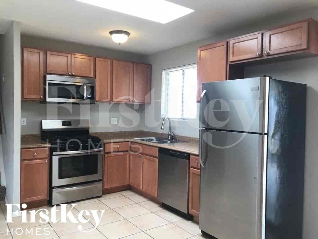 514 E Taylor St - Photo 3 of 19