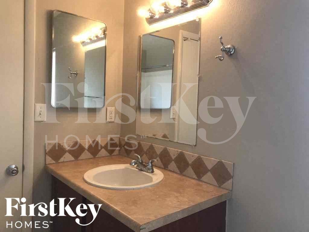 514 E Taylor St - Photo 7 of 19