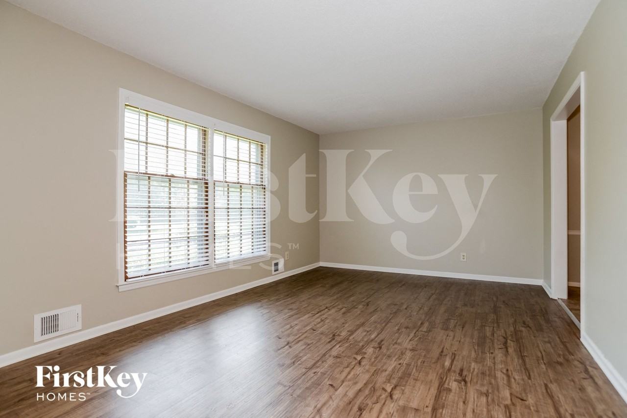 4501 E 104th St - Photo 5 of 15