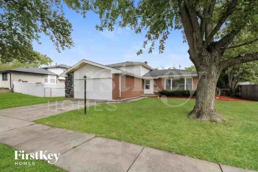 438 E 191st Pl - Photo 2 of 15