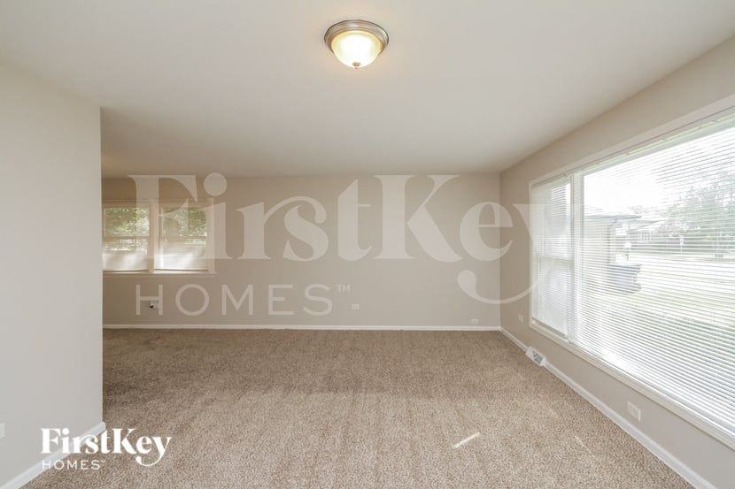 438 E 191st Pl - Photo 4 of 15