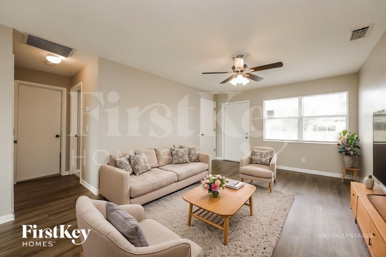 409 Se 4th Ter - Photo 4 of 20