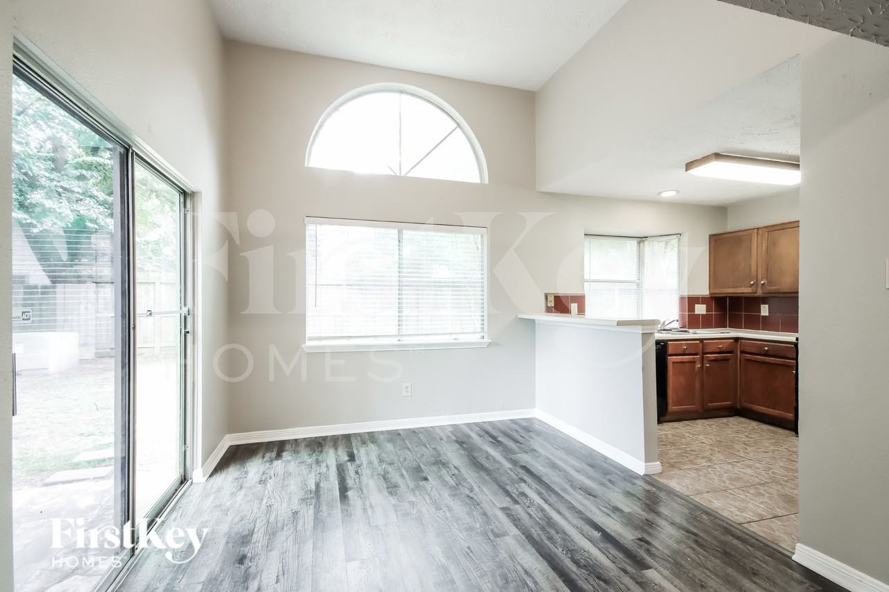 4030 Meadowgold Ln - Photo 4 of 16