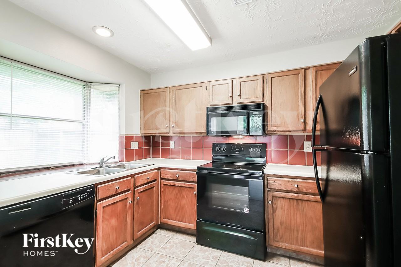4030 Meadowgold Ln - Photo 5 of 16