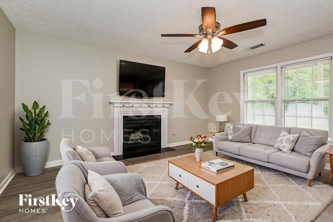 3900 Hadley Farm Dr - Photo 3 of 19