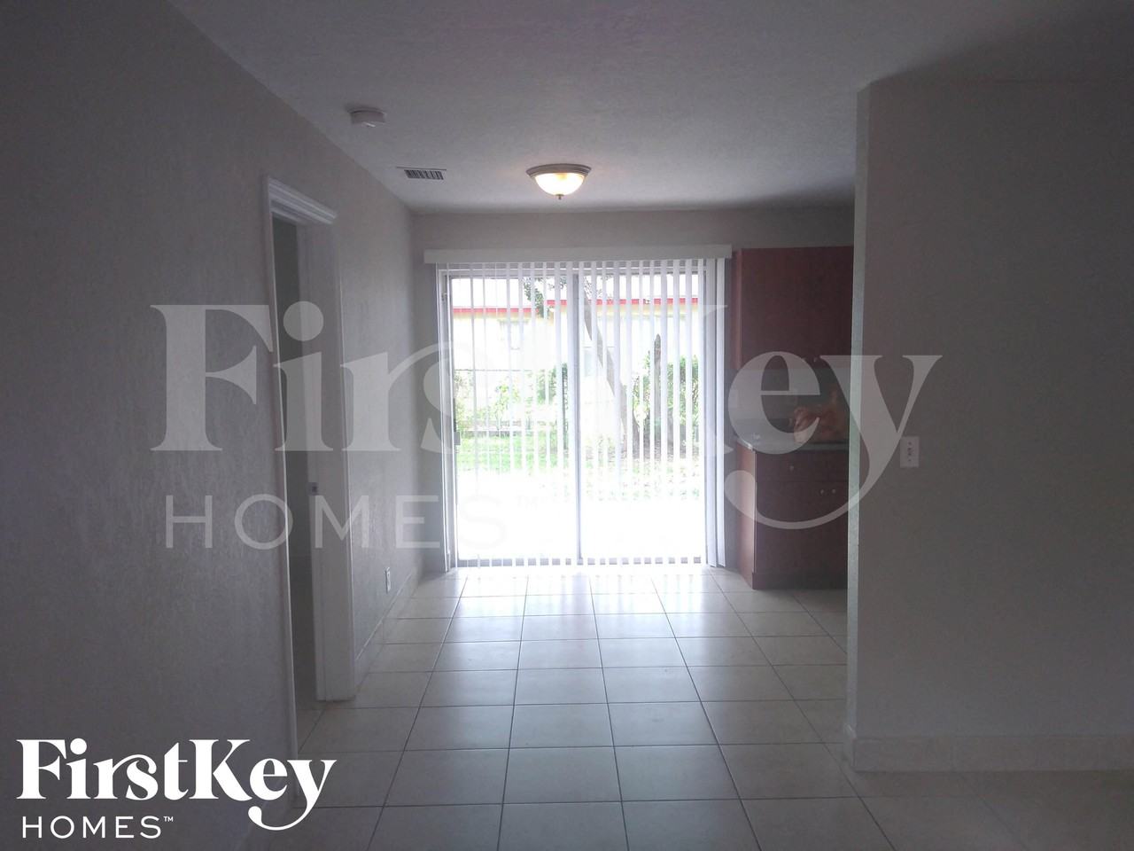 3740 Nw 4th Pl - Photo 4 of 12