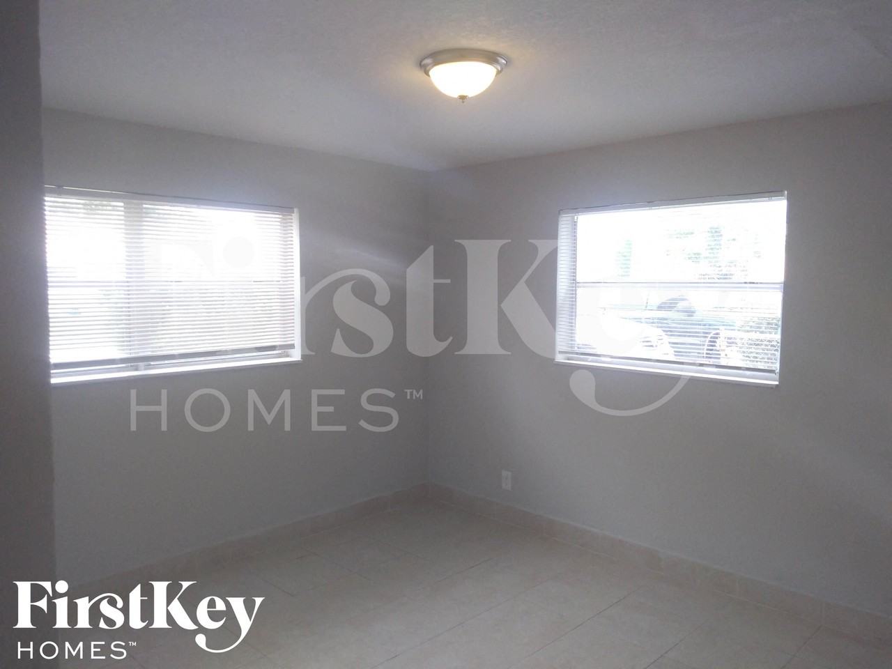 3740 Nw 4th Pl - Photo 6 of 12