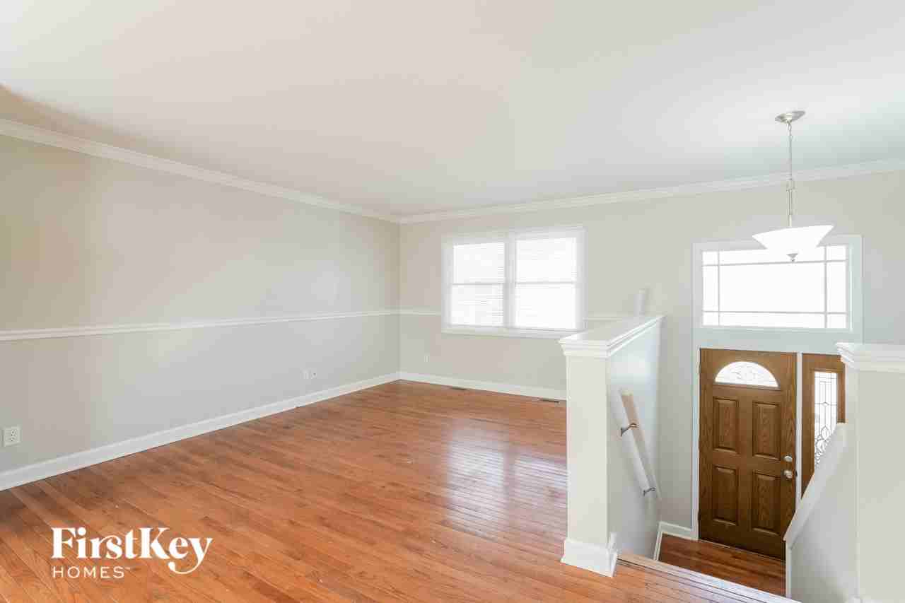 3219 W Beach Dr - Photo 3 of 15