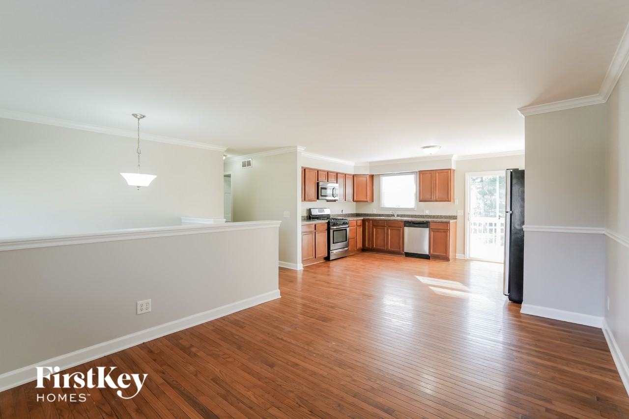 3219 W Beach Dr - Photo 4 of 15