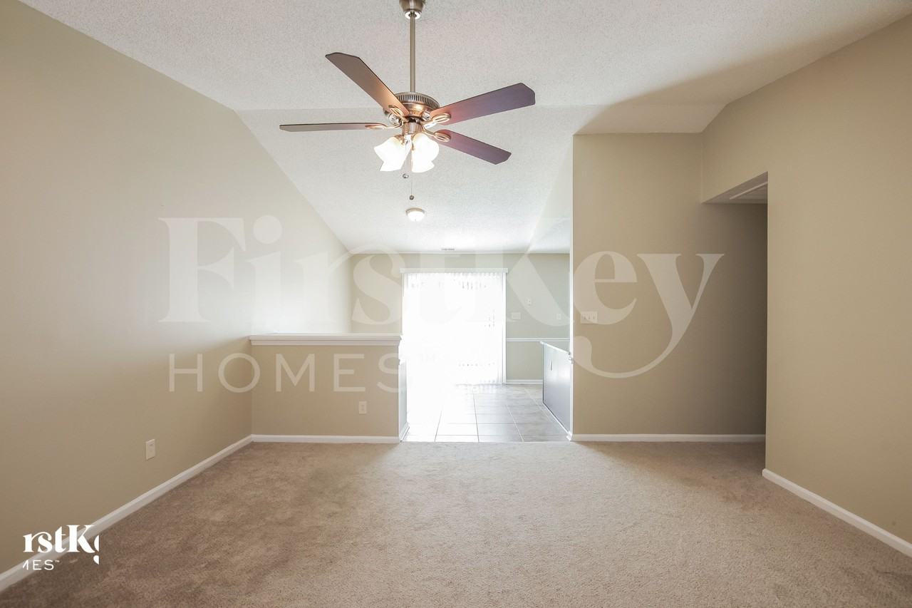 3204 Faircroft Way - Photo 3 of 18