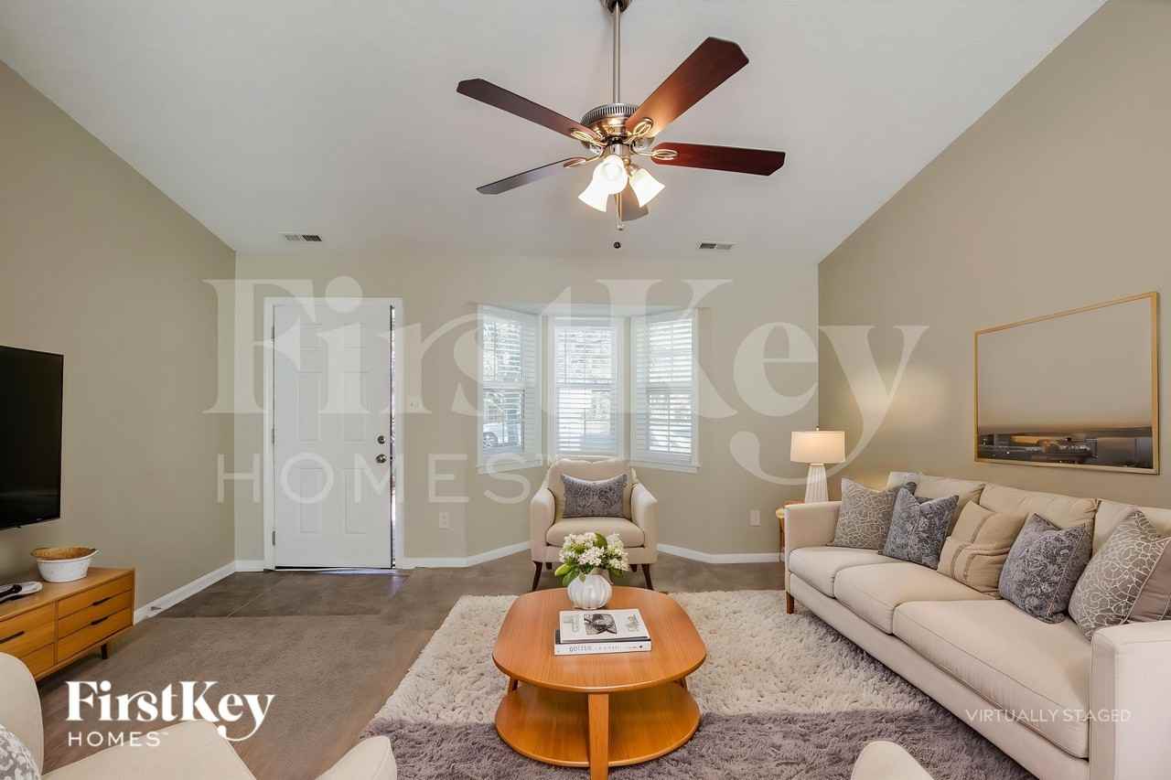 3204 Faircroft Way - Photo 5 of 18