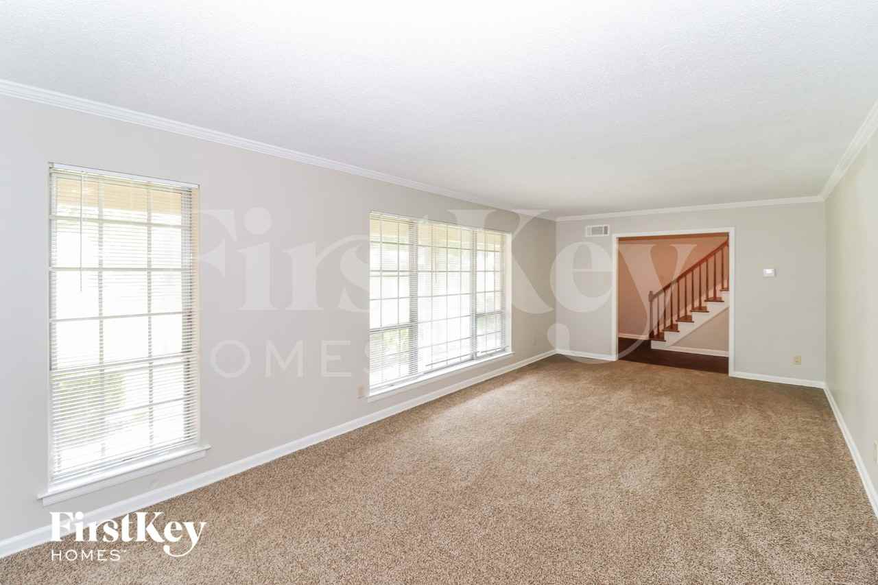 2801 Emerald St - Photo 5 of 15