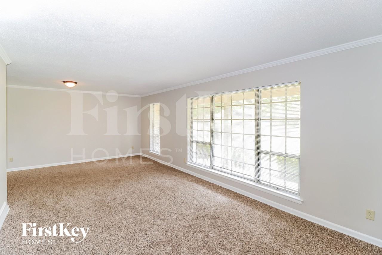 2801 Emerald St - Photo 6 of 15