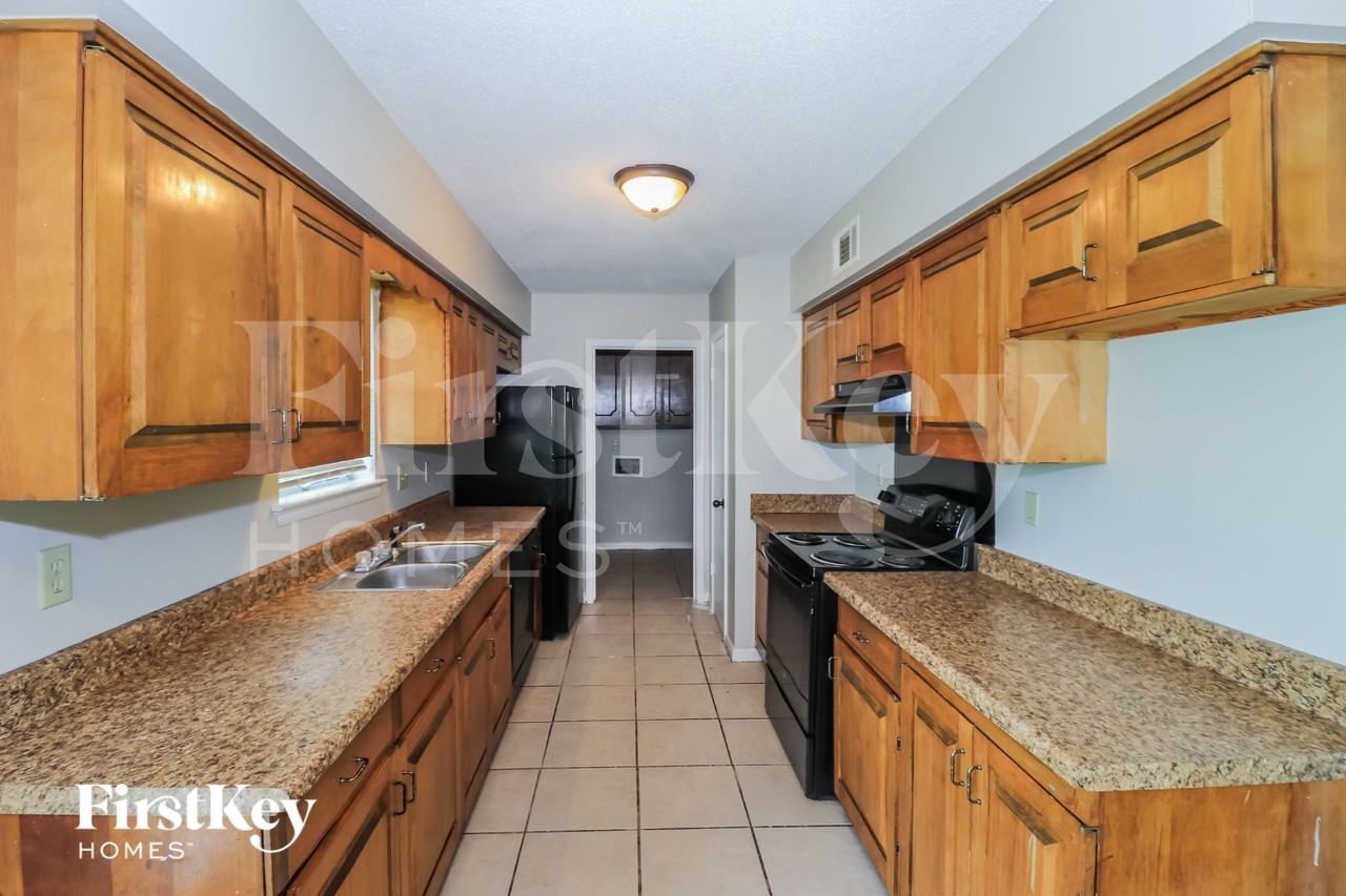 2801 Emerald St - Photo 7 of 15