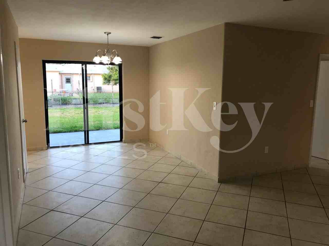 2751 Nwterrace - Photo 4 of 17