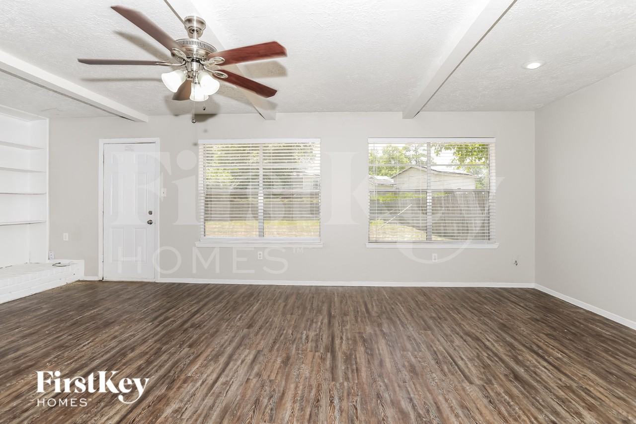 22519 Rockgate Dr - Photo 2 of 17