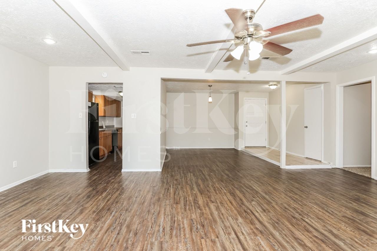 22519 Rockgate Dr - Photo 4 of 17