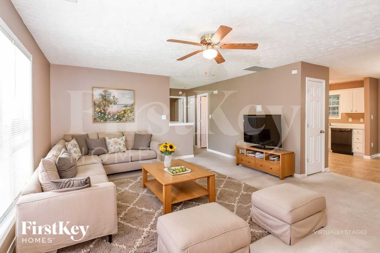 2248 Lake Ranch Ct - Photo 3 of 19