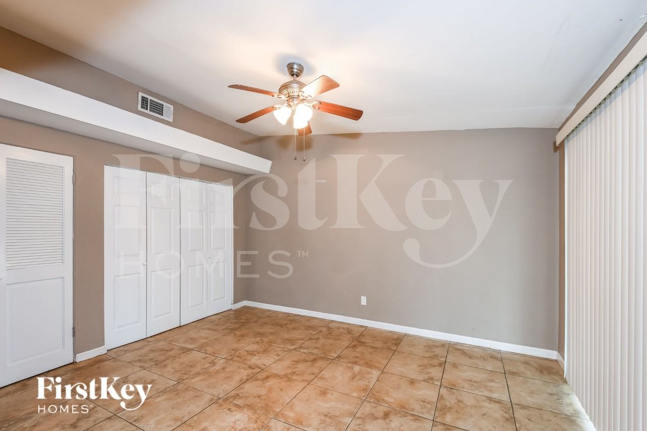 2240 Cherry Ln - Photo 7 of 16