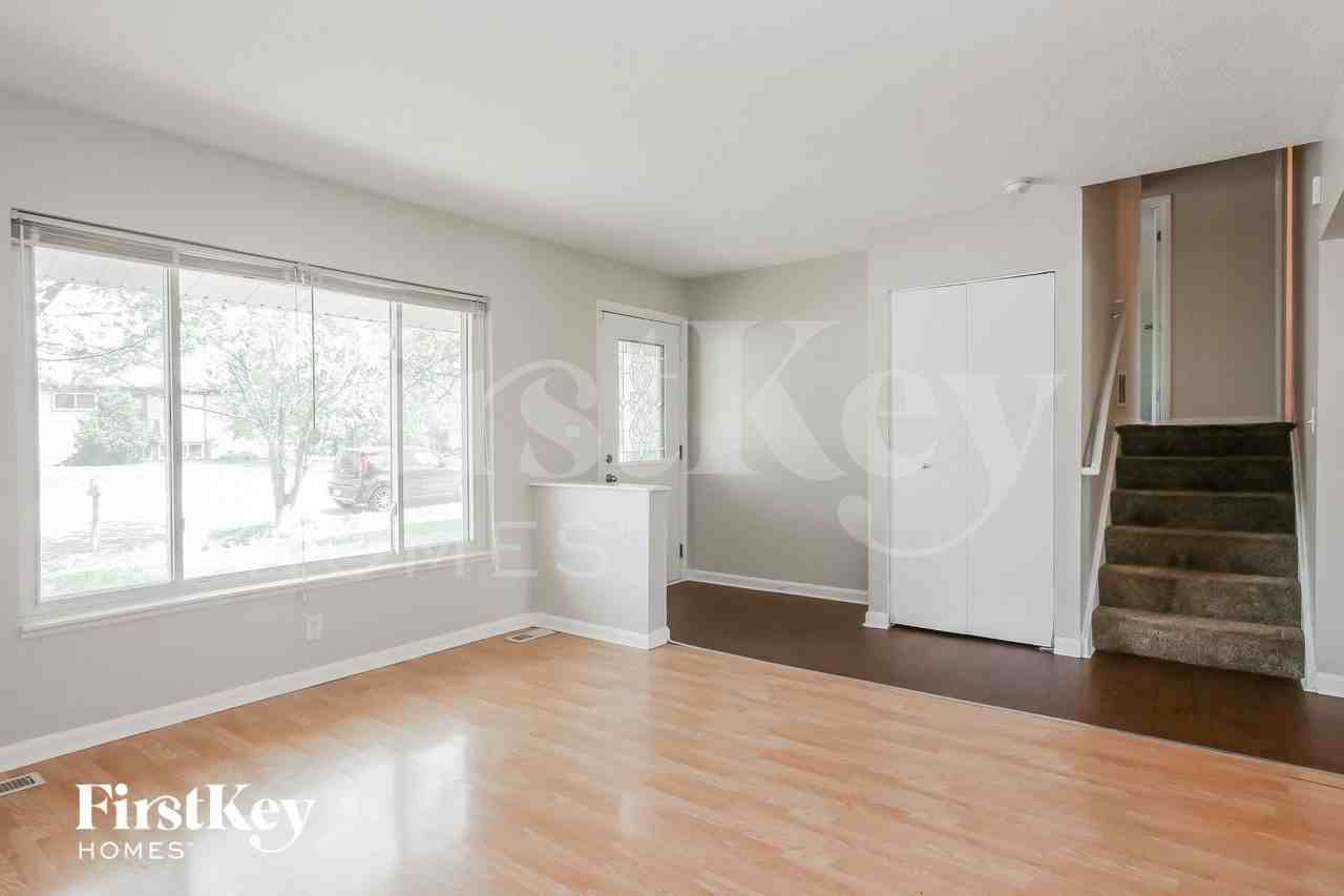 221 Rockhurst Rd - Photo 3 of 15
