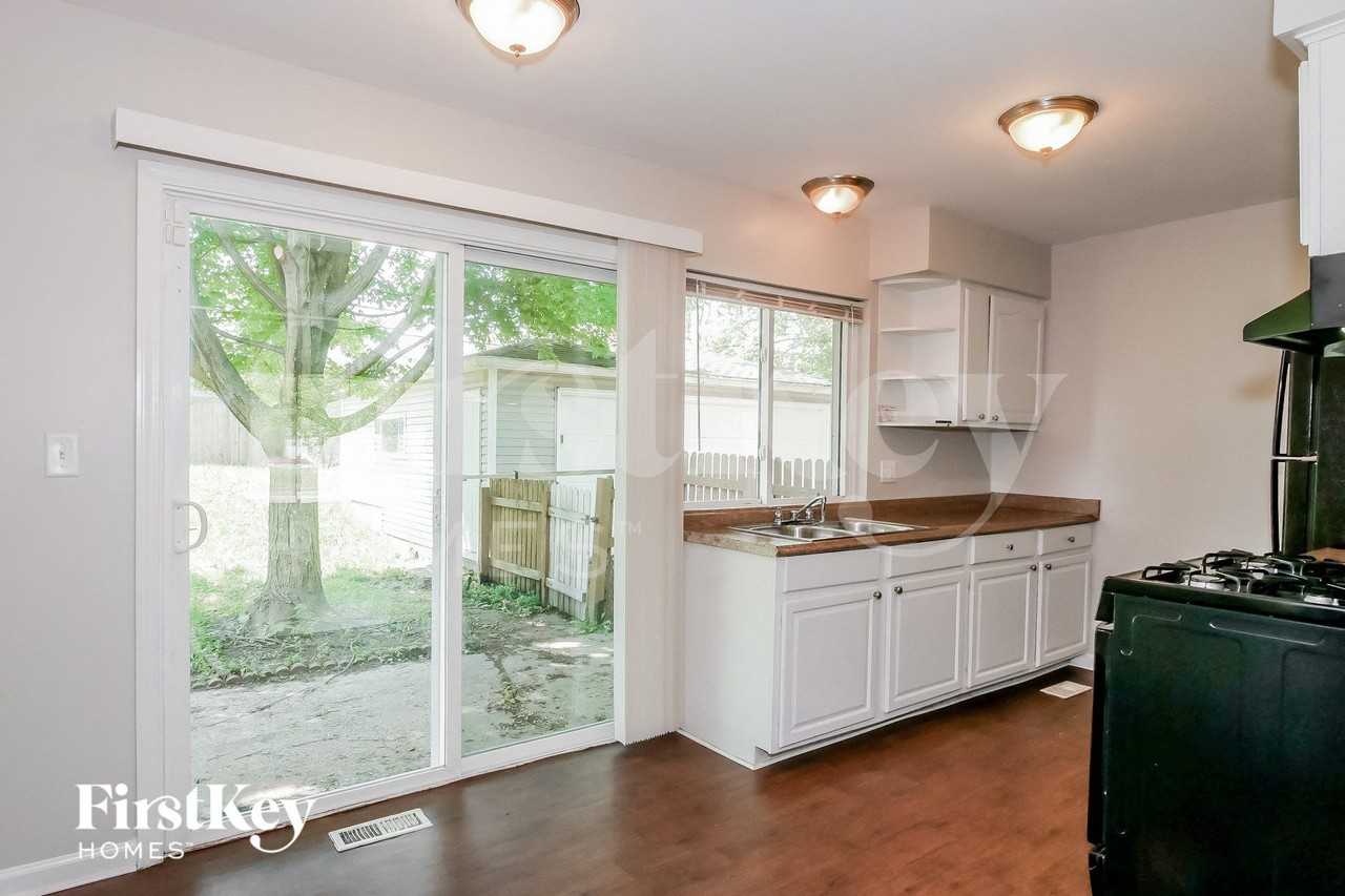221 Rockhurst Rd - Photo 6 of 15