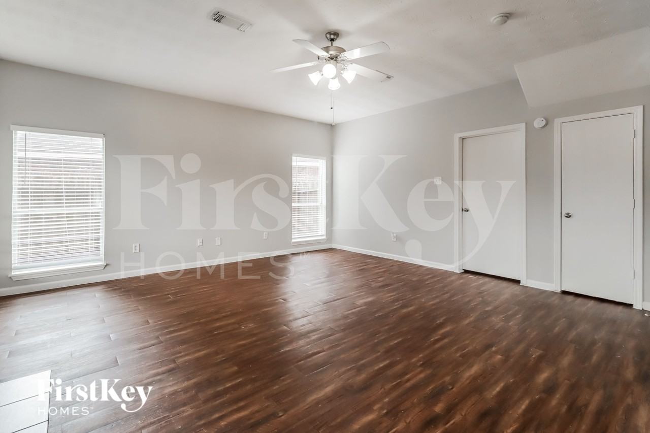 21613 Anvil Ln - Photo 3 of 16