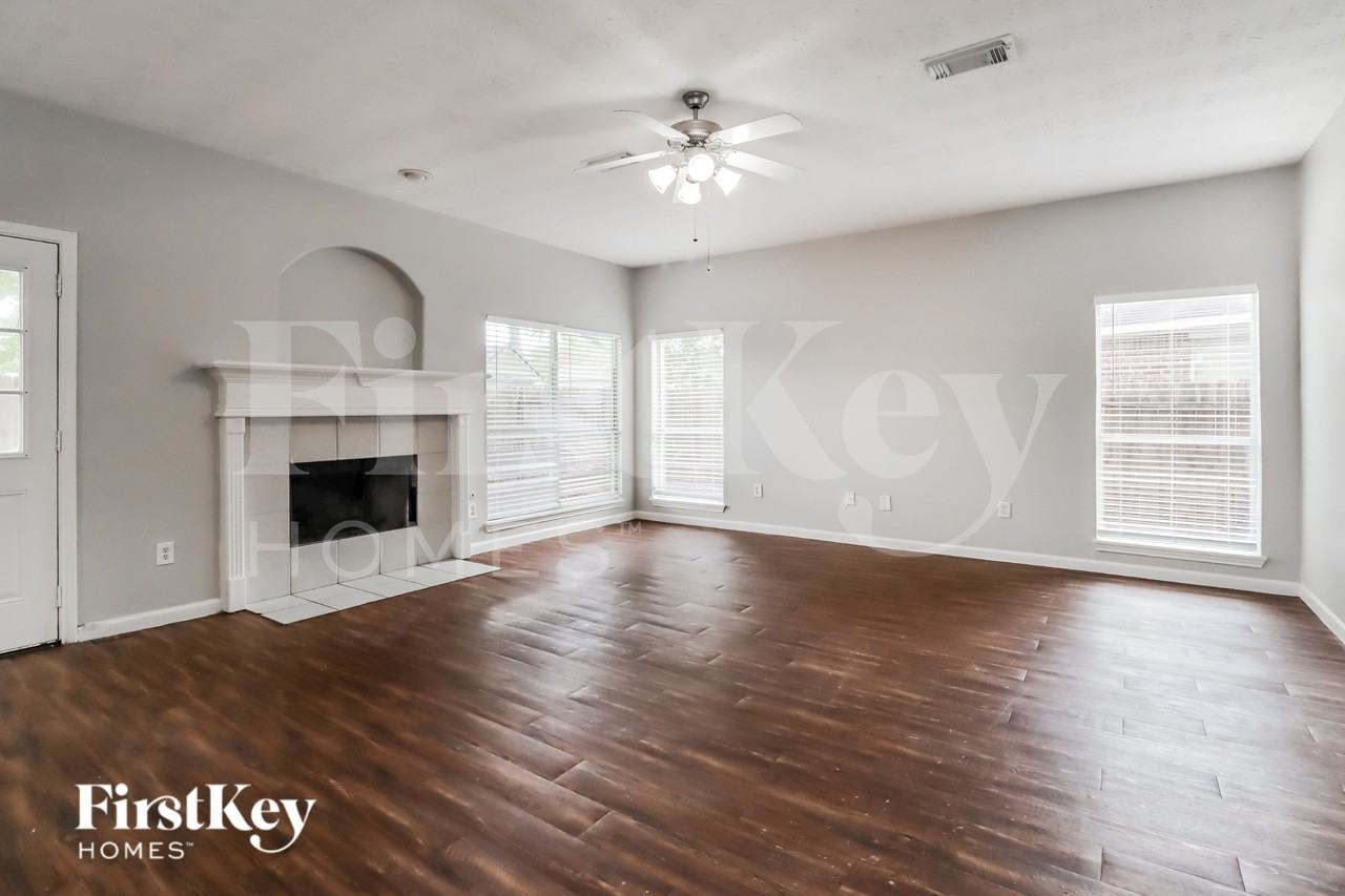 21613 Anvil Ln - Photo 4 of 16