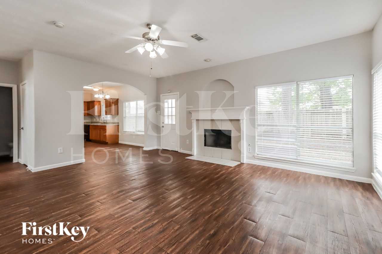 21613 Anvil Ln - Photo 5 of 16