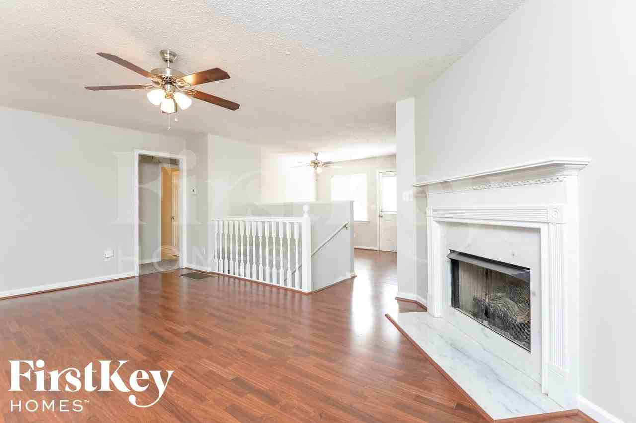 1755 Annendale Dr - Photo 3 of 15