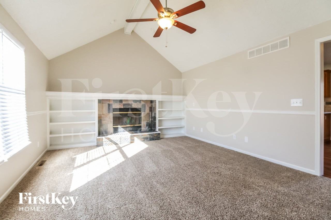 1601 Ne Auburn Dr - Photo 3 of 15