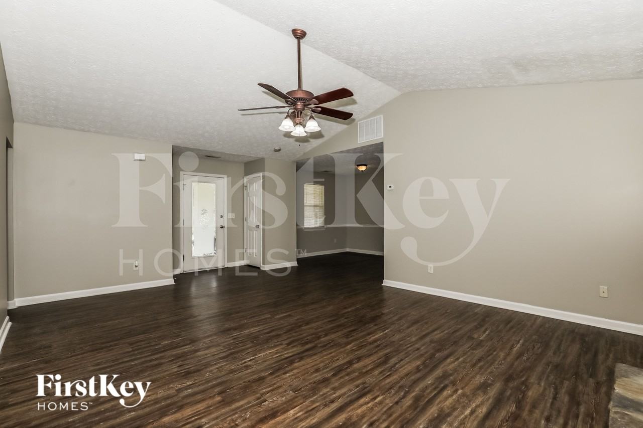 128 Greenleaf Dr - Photo 2 of 19