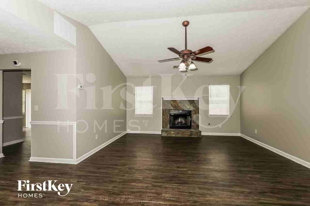 128 Greenleaf Dr - Photo 3 of 19