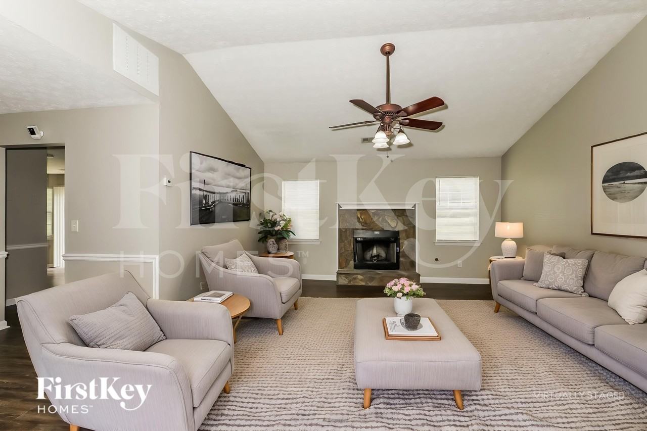 128 Greenleaf Dr - Photo 4 of 19