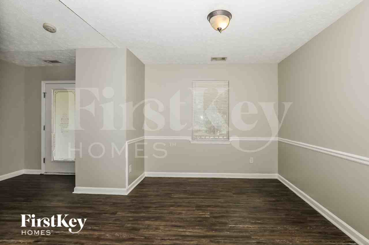 128 Greenleaf Dr - Photo 5 of 19