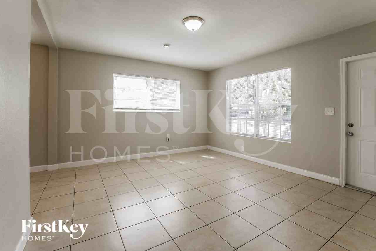 1250 Ne 207th Ter - Photo 2 of 16