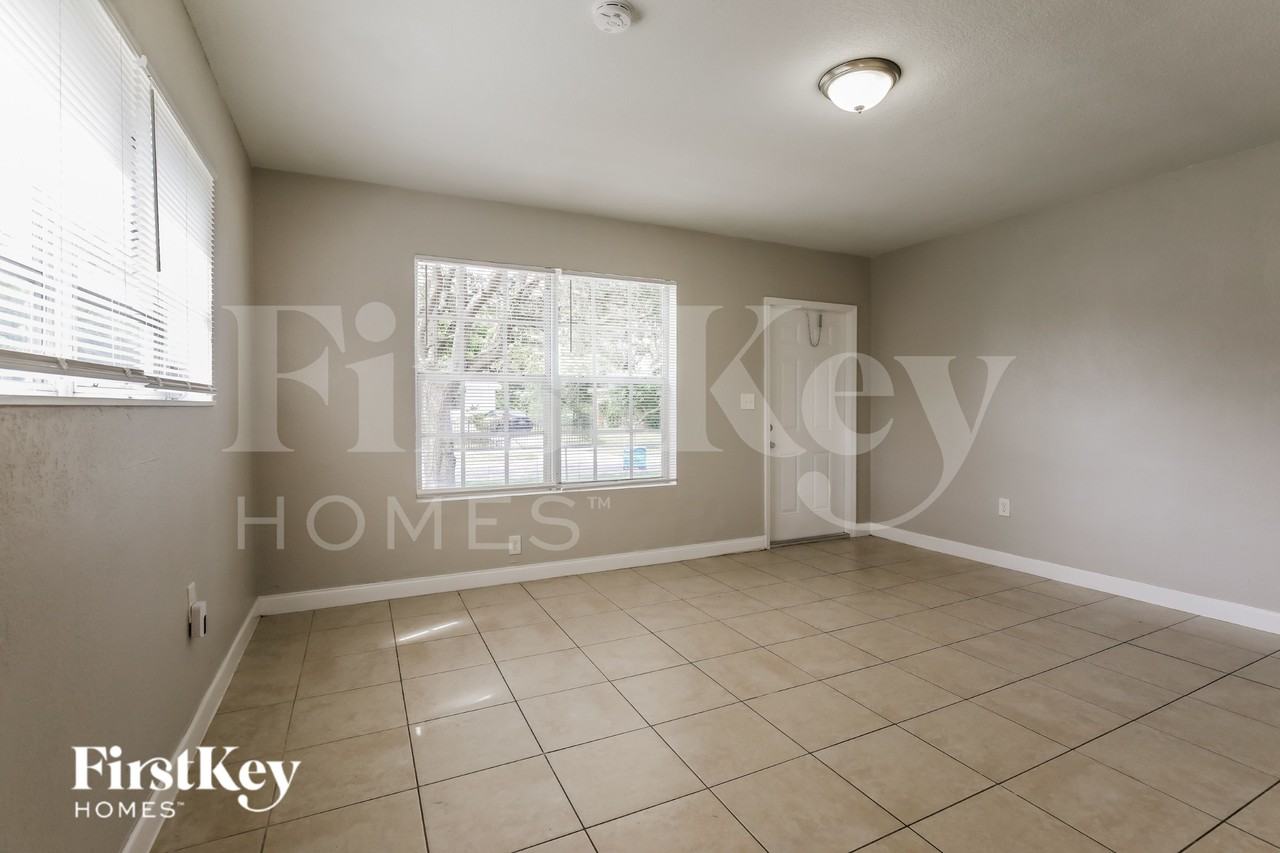 1250 Ne 207th Ter - Photo 3 of 16