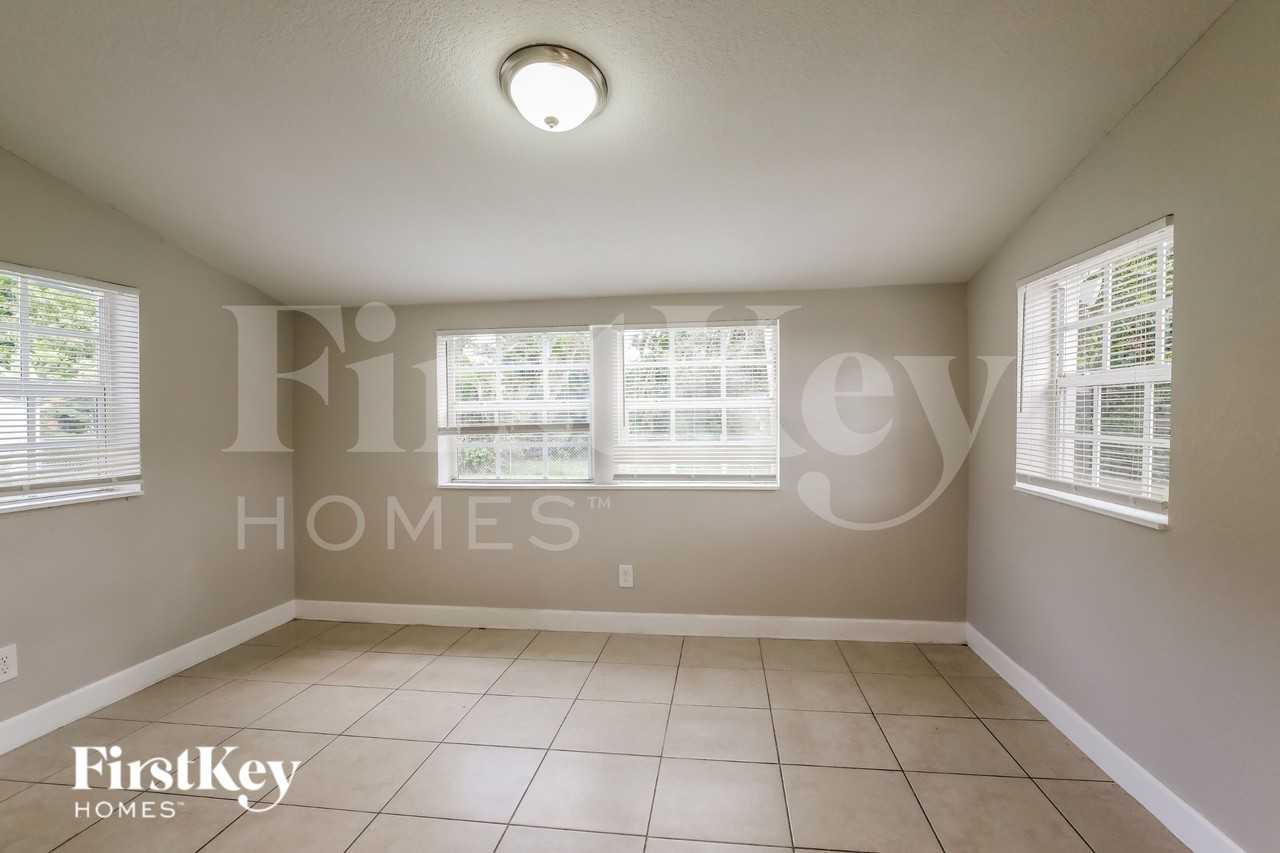 1250 Ne 207th Ter - Photo 4 of 16