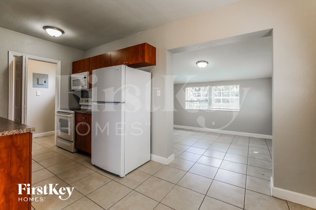 1250 Ne 207th Ter - Photo 6 of 16