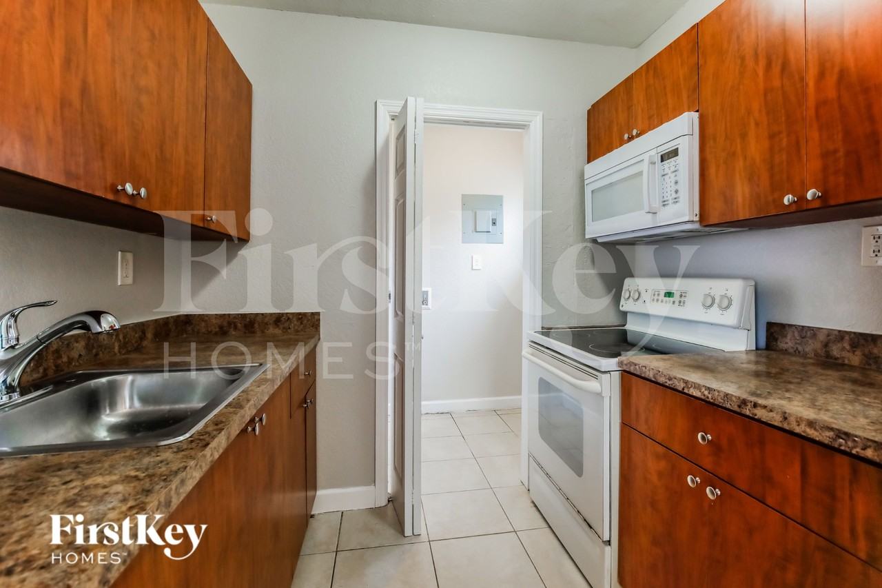 1250 Ne 207th Ter - Photo 7 of 16