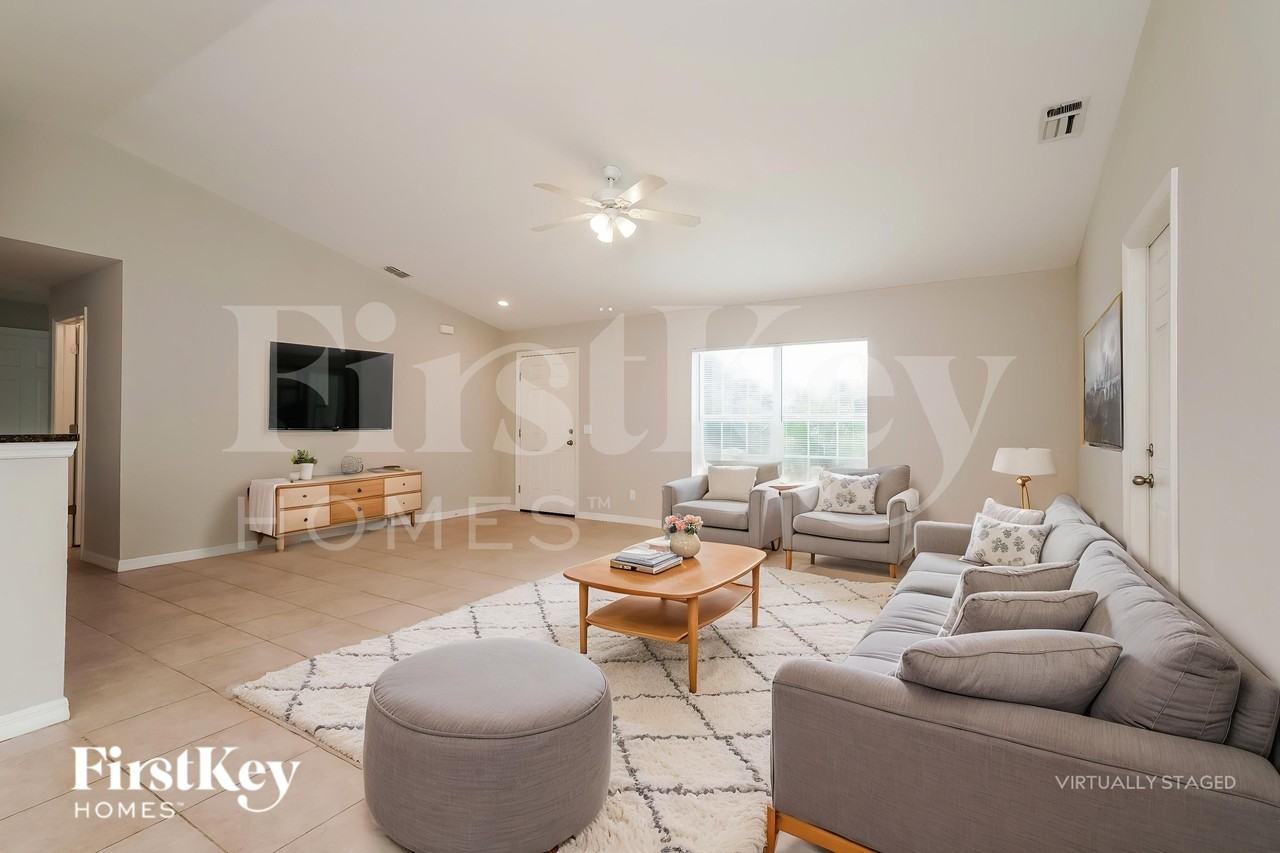 12246 Gulfstream Blvd - Photo 4 of 18