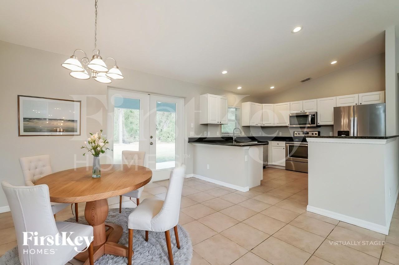 12246 Gulfstream Blvd - Photo 6 of 18