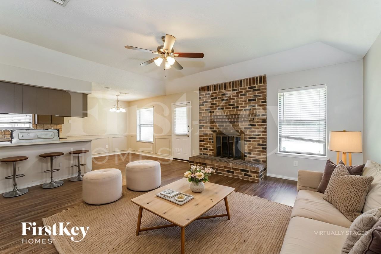 1128 Andrew St - Photo 3 of 20