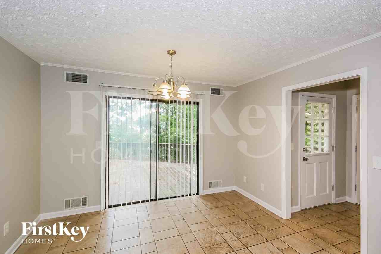1105 Honeysuckle Dr - Photo 4 of 15