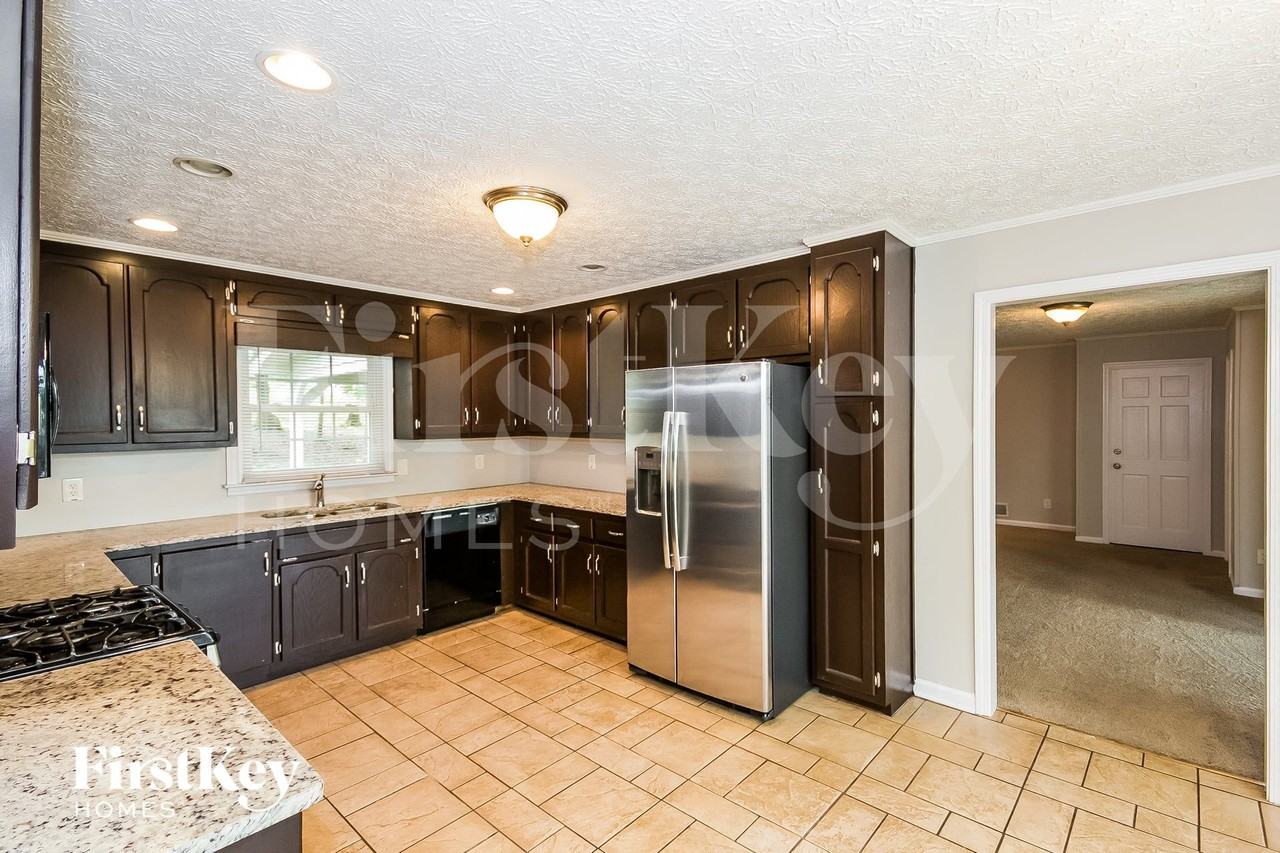 1105 Honeysuckle Dr - Photo 6 of 15