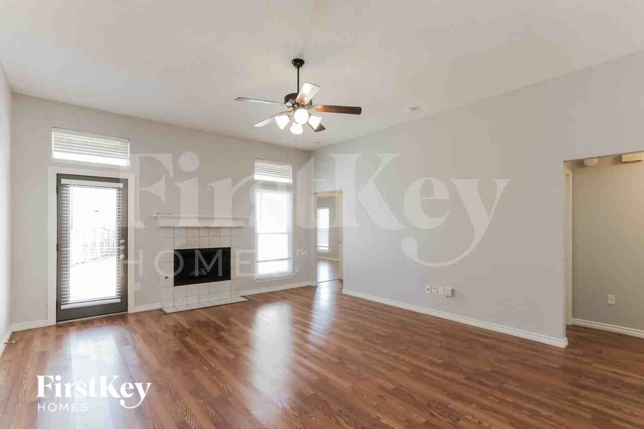 1027 Sea Shell Dr - Photo 2 of 16